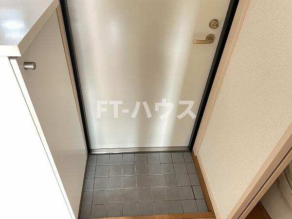 永和第五ビルの玄関
