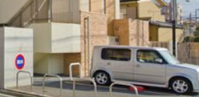 カラーブリアの駐車場