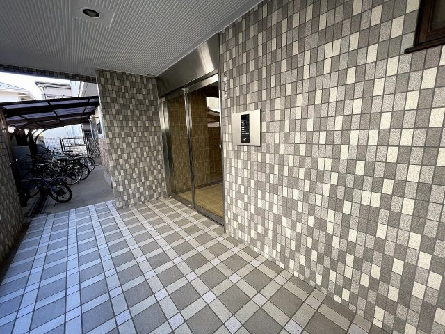 ベラルーサ１１番館のエントランス