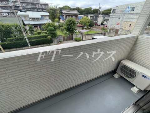 ジーメゾン薬園台のバルコニー