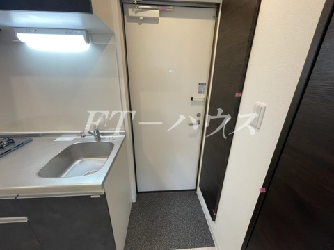 ジーメゾン薬園台の玄関