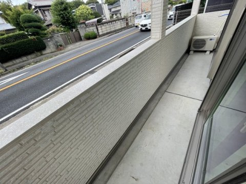 ジーメゾン薬園台のバルコニー