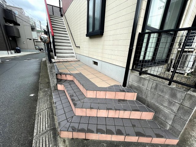 ハイネス津田沼のエントランス