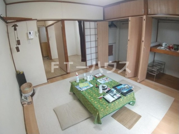 三輝本マンションの寝室