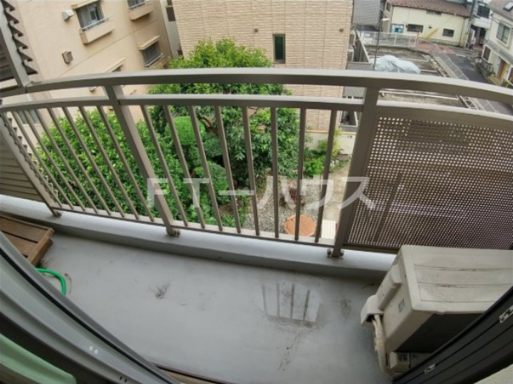 三輝本マンションのバルコニー