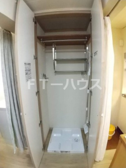 三輝本マンションの玄関