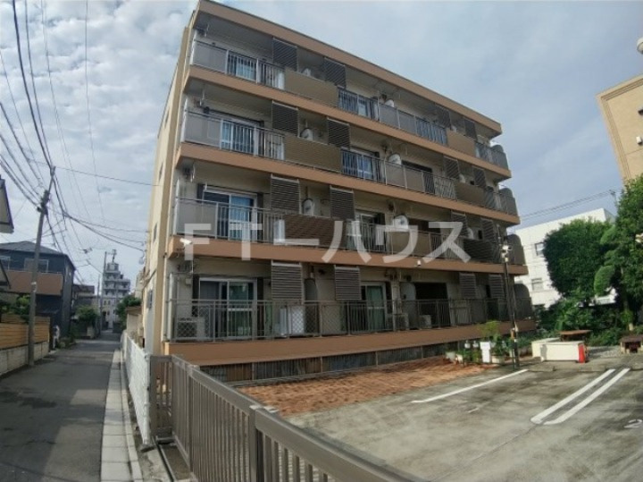三輝本マンションの外観