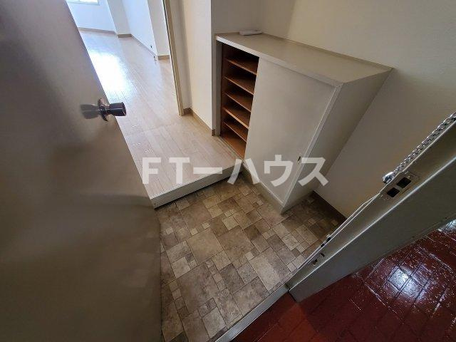 ハイツエバグリーン津田沼２号棟の玄関