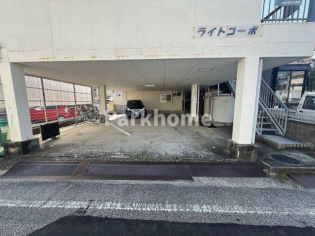 ライトコーポの駐車場