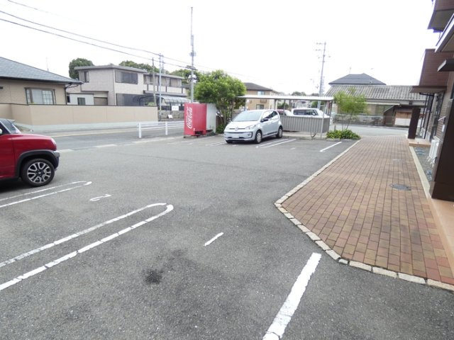 ハウスひまわりの駐車場