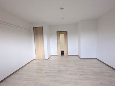 バルコニーから見た室内です♪
