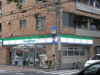 ファミリーマート 233m