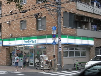 ファミリーマート 233m