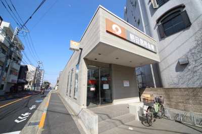 朝日信用金庫 徒歩16分。 1300m