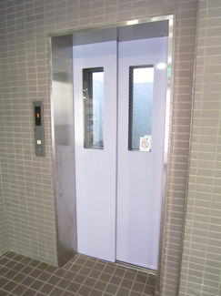 エレベーター付きで大きな荷物がある時でも楽々
