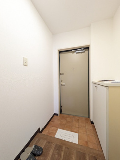 ☆玄関☆※別室参考写真（色・仕様が異なる場合がございます）