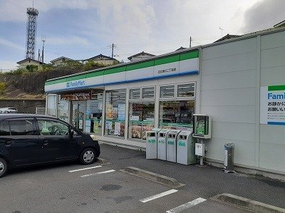 【周辺】 | プリムローズⅢ | ファミリーマート滑川二丁目店まで700m