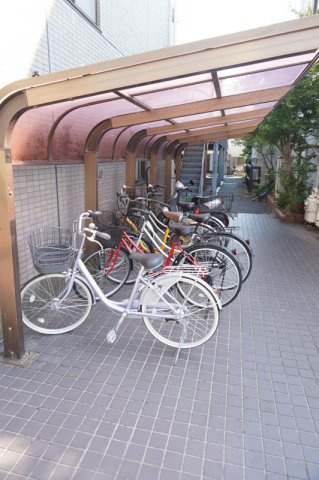 グランデ幕張の駐車場