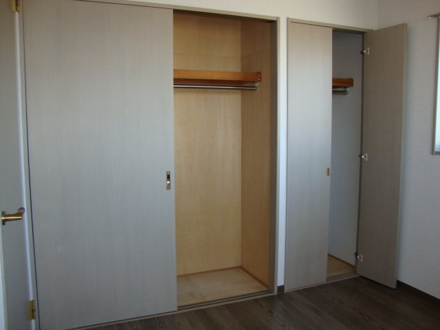 【内装】 | ピュア海老名 | 洋室収納