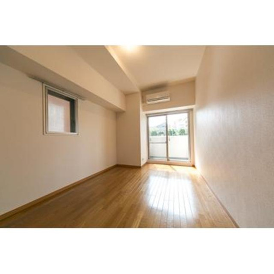 【居間・リビング】 | ラ・シャトン西早稲田 | ※写真は同タイプ住戸です。