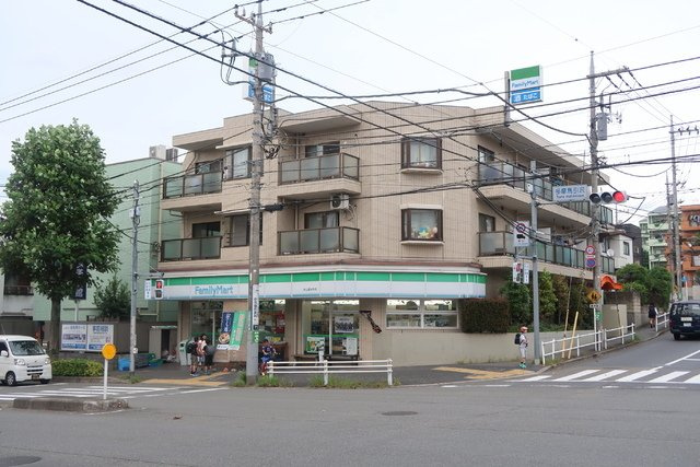 ファミリーマート　永山連光寺店／310m