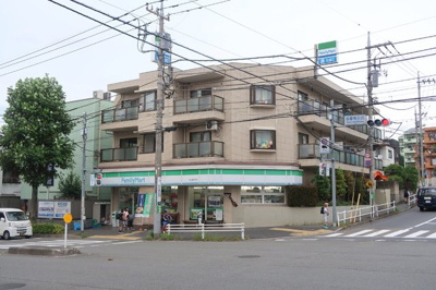 ファミリーマート　永山連光寺店／310m