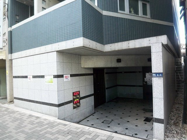 ステージファースト西新宿のエントランス