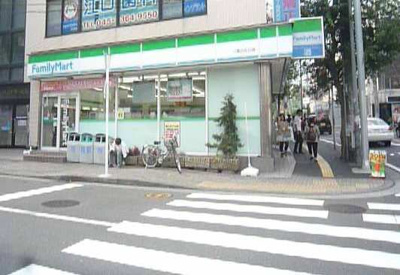 ファミリーマート 二俣川北口店まで180ｍ