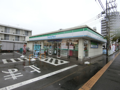 ファミリーマート厚木恩名店まで180ｍ