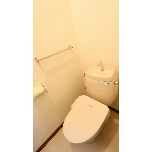 岐阜市野一色７丁目のアパートのトイレ