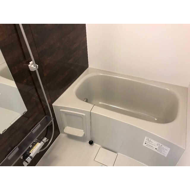 岐阜市領下１丁目のアパートの浴室