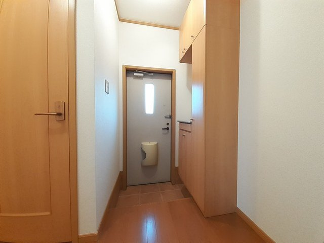 リバニッシュＢの玄関|明るい玄関です