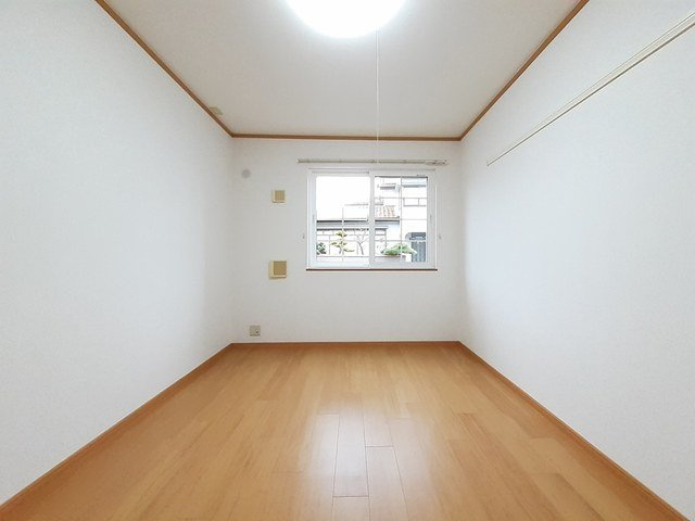 リバニッシュＢの内装|明るい色調の室内です