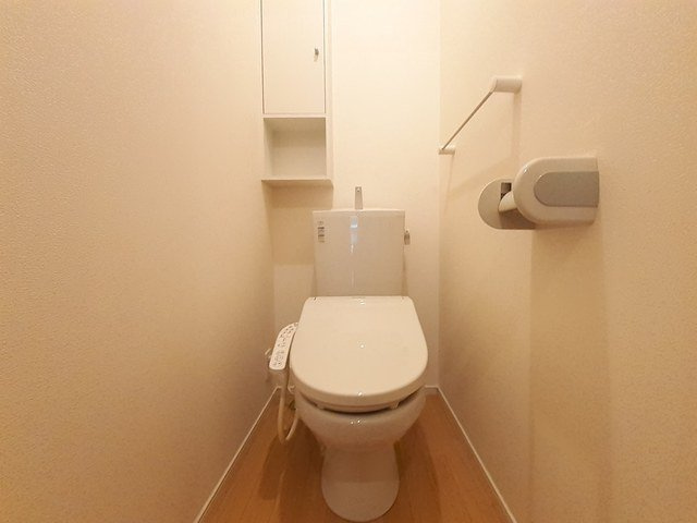 アルモニーＢのトイレ|落ち着いたトイレです