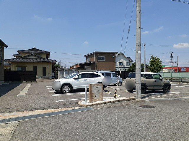 ヴィル・フォーレⅧの駐車場|駐車場があるので、車を買う予定の方も安心です