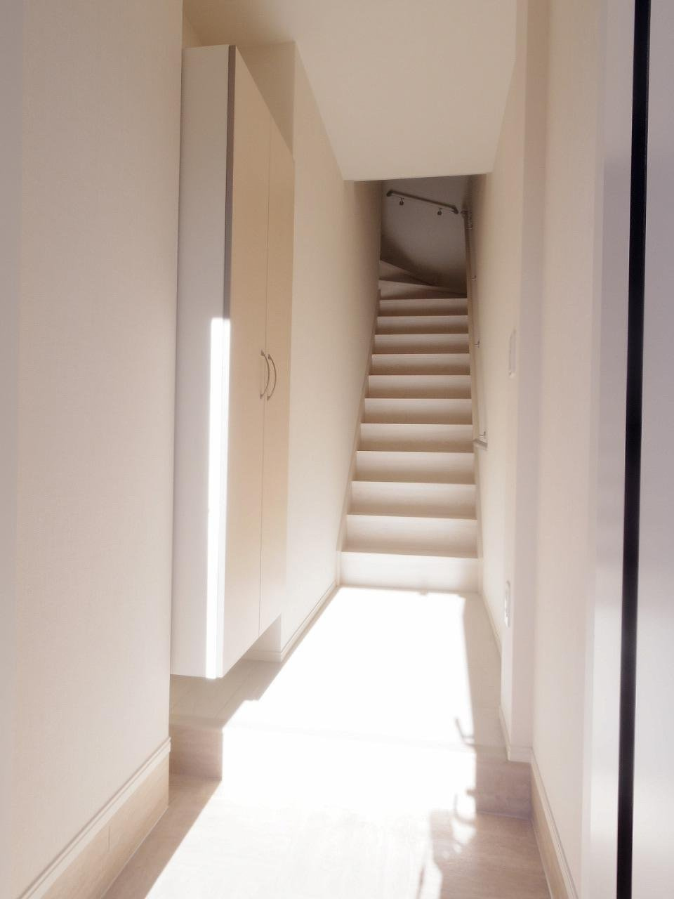 レヴメゾン神山弐番館の玄関