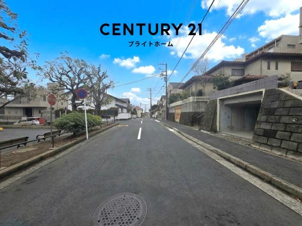横浜市南区永田南２丁目の新築一戸建の前面道路含む現地写真|陽当りの良さ、住環境を現地にてご確認下さい！
周辺環境も合わせてご案内させて頂きます！