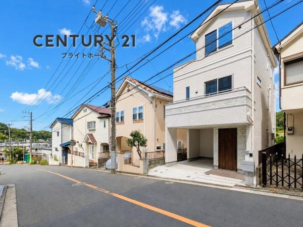 横浜市金沢区富岡西７丁目の新築一戸建の前面道路含む現地写真|車通りが少ない為、小さなお子様にも安心です。
是非一度、現地へ起こしください。