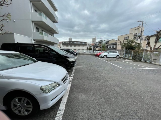 アーバンハイム守口の駐車場