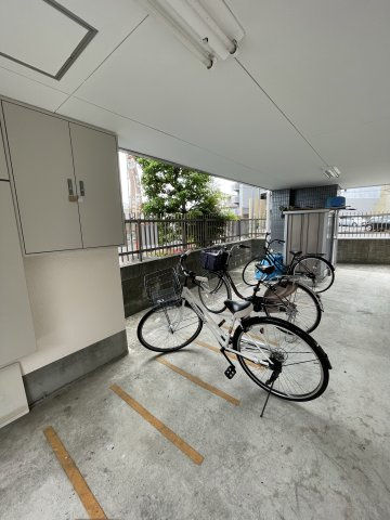 リシェス大日の駐車場