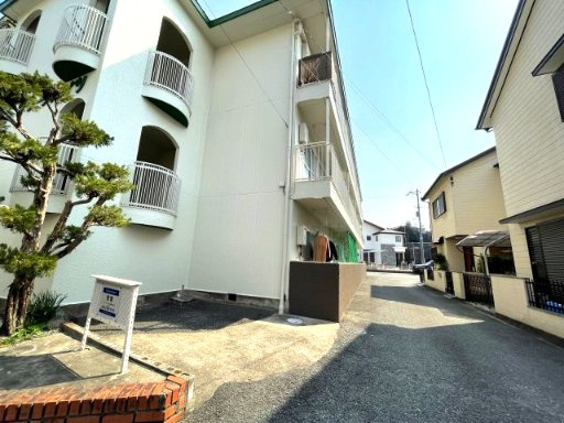 忍ヶ丘グリーンハイツの周辺|きれいな外観です