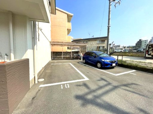 忍ヶ丘グリーンハイツの駐車場