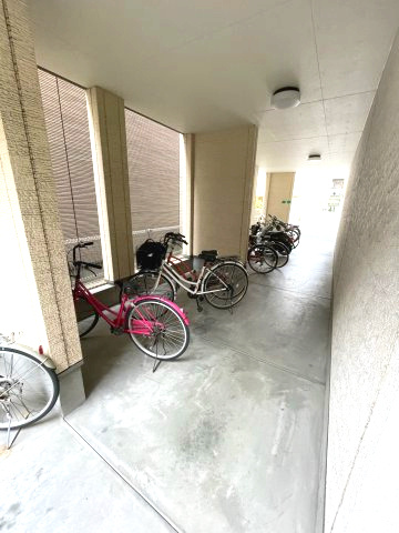 フジパレス摂津正雀ノースの駐車場