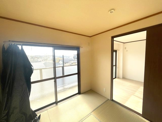 第一寺方ハイツの和室|同物件反転のお写真です
間取り図を参照願います