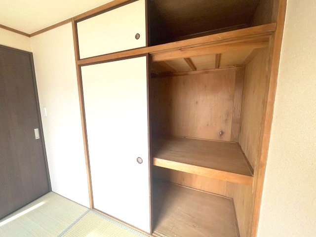 第一寺方ハイツの収納|同物件反転のお写真です
間取り図を参照願います
