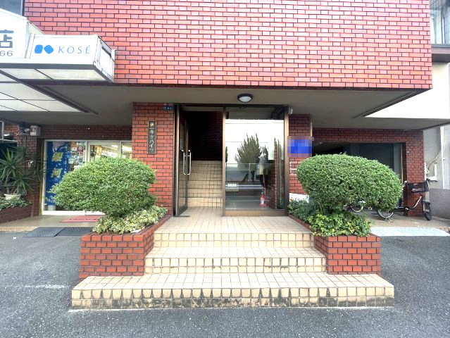 第一寺方ハイツのエントランス|同物件反転のお写真です
間取り図を参照願います
