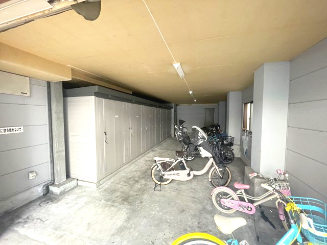 第一寺方ハイツの駐車場|同物件反転のお写真です
間取り図を参照願います