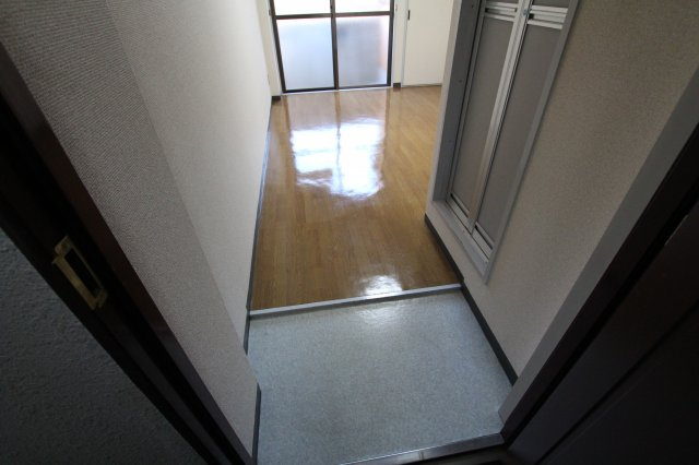 ウイング藤田の玄関