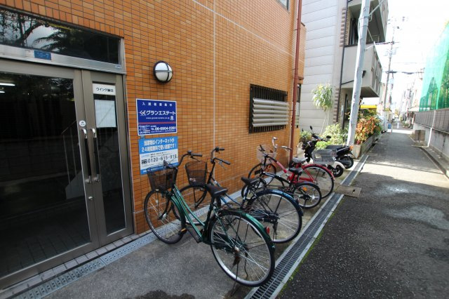 ウイング藤田の駐車場
