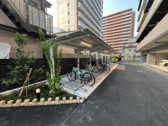 アドバンス大阪リーヴァの駐車場